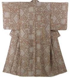 This is a vintage Meisen Kimono with 'Karabana' (imaginary flower in China) on 'tatewaku'(waving line) pattern, which is woven Line Pattern, Line Patterns, China