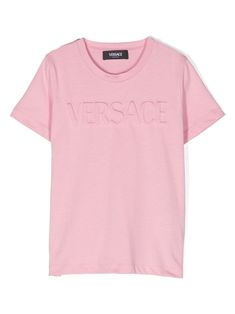 rose pink cotton jersey texture embossed logo to the front crew neck short sleeves straight hem Versace Kids, Kids Logo, Boys Top, Embossed Logo, Pink Cotton, Boys T Shirts, Rose Pink, Tshirt Logo, Boy's Clothing