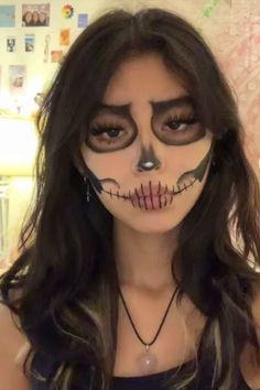 Tiktok Skull Makeup, Skill Makeup Halloween, Emo Skeleton Makeup, Skeleton Halloween Costume Aesthetic, Cute Skeleton Halloween Costumes, Skeleton Make Up Women, Halloween Baddie Makeup, Halloween Costumes Women Skeleton