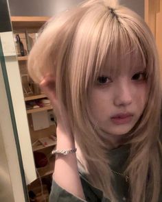 Thick Bangs Aesthetic, Wolfcut Before And After, Hush Cut And Hime Cut, Hime Cut Medium Hair, Hime Layer Hairstyle, Layered Hime Haircut, Hime Cut Short Hair, Korean Hush Cut, Awkward Face