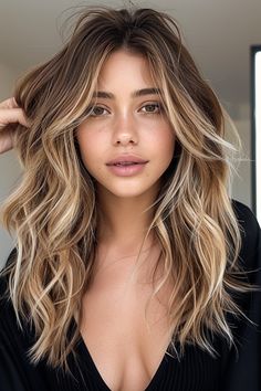 Long Balayage Hair Blonde Dark Roots, Dark Blonde Balayage With Bangs, Half Head Blonde Foils On Brown Hair, Blonde Top Brown Bottom Hair, Chocolate Brown Blonde Balayage, Contouring Hair Blonde, Brown Blonde Balayage Hair, Light Brown Shag, Blonde To Light Brown Before And After