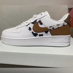 Custom Painted Cow Print/Brown Af1s Brand New With Box *Please Allow 7-10 Days To Ship As This Is A Custom Order* Nike Shoes Customized, Airforce 1 Outfit, Cowgirl Shoes, Custom Nike Air Force 1, Custom Nike Air Force, Painted Nikes, Country Shoes, Sneakers Jordans, Shoes Sneakers Jordans