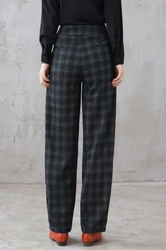 Black Tartan Pants Outfit, Relaxed Fit Wool Pants For Fall, Relaxed Fit Plaid Trousers, Plaid Relaxed Fit Trousers, Plaid Relaxed Fit Pants, Plaid Tapered Leg Pants For Fall, Baggy Plaid Wide Leg Pants, Plaid Straight Pants For Fall, Relaxed Fit Plaid Pants For Fall