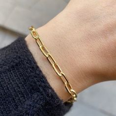 ✨Paperclip Chain 14K Solid Gold Bracelet 4mm / Super Shiny and Dainty / Paperclip Gold Chain / Black Friday Gift by Likya✨ Material: Solid Gold (Not Gold Filled or Gold Plated) Karat: 14K (real gold stamp 585)  Gold Color: Yellow Gold ⭐️Approximate weight : 3 gram ✅Available in yellow gold, rose gold or white gold options 🎁You can give it directly as a gift to your lover, girlfriend, colleague, good friend,or yourself! Or just give the most special person in your life as a surprise gift to remi Solid Gold Bracelet, Gold Armband, Surprise Gift, Special Person, Chain Link Bracelet, Paper Clip, Real Gold, Gold Rose, Gold Pendant