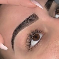 Eyebrows Goals, Blush Pink Nails, Eyebrow Design, Guys Eyebrows, Perfect Eyelashes, Eyebrow Eyeshadow, Eyebrow Enhancer, Beauty Routine Tips, Eyebrow Tinting