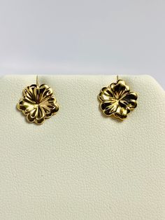 Clover Flower Earrings E81-2 Material : 14k Gold This is solid 14k gold, not plated.  Handmade, Made in USA The price is for the pair.  Size: 10mm or 0.40 inches wide.  We import Tahitian pearls straight from the crystal-clear lagoons of French Polynesia. Over the last 10 years of working with Tahitian pearl farmers and auction houses in Tahiti we are able to give our clients a large selection of Tahitian Pearls to choose from with competitive prices and excellent quality. Our office is in Hawai Yellow Gold Flower Earrings In 14k, Classic 14k Gold Flower-shaped Earrings, Classic 14k Gold Flower Earrings For Anniversary, 14k Gold Flower Shaped Earrings For Anniversary, 14k Yellow Gold Round Flower Earrings, Yellow Gold 14k Round Flower Earrings, Gold Flower Earrings In 14k Round Shape, Gold Round Flower Earrings In 14k Gold, Yellow Gold Pierced Flower Earrings