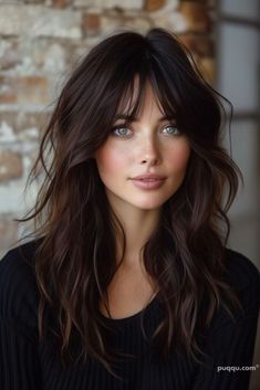 Long Shag Hairstyles No Bangs, Long Layered Hair With Curtain Bangs Round Face Haircuts, Perm 2023, Choppy Medium Length Hair, French Bangs Round Face, Wavy Lob With Bangs, Shaggy Hair Ondulado, Textured Lob With Bangs, Medium Hair Bangs