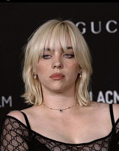 Punk Blonde Hair, 90s Bob Haircut Bangs, Shaggy Blonde Bob, Billie Eilish Haircut, Wolfcut Short Hair, Billie Eilish Hair, Short Bleached Hair, Hair Inspiration Short, Haircut And Color