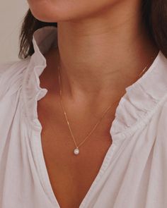 Discover the Pearl Charm Necklace, featuring timeless pearls for a classic and elegant accessory. Casual Pearl Necklace, Casual Pearls, Turquoise Birthstone, Simple Pearl Necklace, Pearl Charm Necklace, Pearl Birthstone, Statement Rings Diamond, Simple Pearl, Solid Gold Chains