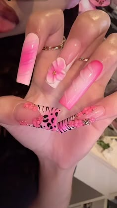 Form Nails, Unique Acrylic Nail Designs, Latina Nails, Mani And Pedi, Acrylic Gel Nails, Zebra Nails, Anime Nails, Sixth Form