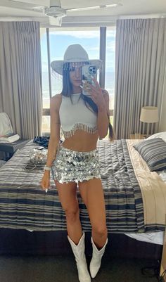 White Cowboy Boot Festival Outfit, Space Cowgirl Festival Outfit, Festival Outfits Cowboy Boots, Coachella Outfit Cowgirl, Sparkly Festival Outfit, Festival Cowgirl Outfit, Spilt Milk Festival Outfit, Rave Cowgirl Outfit