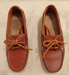 Womens Rockport lace up boat shoes size 7.5M.Golden brown good condition normal wear.Please see the pictures.Some scratches. Sperry Men, Deck Boat, Shoes Size 7, Dexter, Golden Brown, Sperrys, Raisin, Leather Fashion, Boat Shoes