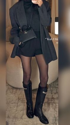 Elegant Knee-high Platform Boots, Elegant Black Platform Knee-high Boots, Chic Knee-high Suede Platform Boots, Winter Jacket Outfits, Birthday Outfit, Jacket Outfits, Everyday Look, New Fashion, Streetwear Fashion