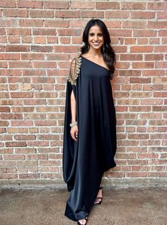 Off Shoulder Gown Design, Satin Indian Dress, Drape Gowns Designer, One Shoulder Kaftan Dress, Off Shoulder Kaftan, Designer Kaftan Dresses, Satin Kaftan Dress, One Shoulder Kaftan, Single Shoulder Dress