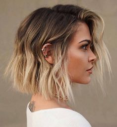 Wavy bob Shoulder Hairstyles, Bob Balayage, Side Bangs Hairstyles, Choppy Bob Hairstyles, Dirty Blonde Hair, Short Hair Trends, Shoulder Hair, Haircut Styles, Shoulder Length Hair Cuts