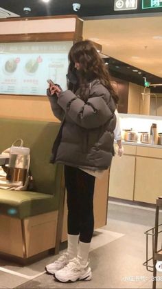 Korean Winter Outfits, Japan Outfits, Mode Ulzzang, Japan Outfit, Winter Fashion Outfits Casual, Cold Outfits, Looks Party, Looks Chic