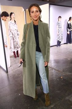 Rok Midi, Sandal Tali, Pastel Outfit, Fashion Blogs, Long Coats, Winter Mode, Mode Inspo, Carrie Bradshaw, Fashion 2020