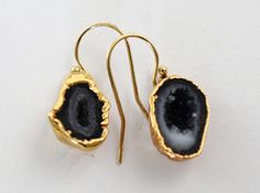 These asymmetrical gold dipped agate druzy hippie dangles from the 70's are funky agate geodes in gold on 14k GF ear wire earrings.  The longer geode measures 1 1/16" (2.69875 cm) top to bottom, is 3/8" (0.9525 cm) wide, and 1/4" (0.635 cm) thick. The shorter geode is 15/16" (2.38125 cm) top to bottom, 7/16" (1.11125 cm) wide, and slightly more than 1/4" (0.635 cm) thick. Total weight is 2.7 grams. They are in excellent vintage condition. They have a classic 70's hippie design and are well made. Gold Agate Teardrop Earrings, Gold Teardrop Agate Earrings, Gold Teardrop Agate Jewelry, Unique Handmade Gold Geodes, Elegant Gold Geodes For Gift, Gold Agate Drop Earrings, Handmade Gold Agate Earrings, Hippie Designs, Bling Earrings