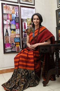 Chettinad Sarees, Phulkari Saree, Kerala Saree Blouse Designs, Kalamkari Designs, Saree Painting Designs, Saree Hairstyles, Age Gracefully, Kalamkari Saree, Ethnic Sarees