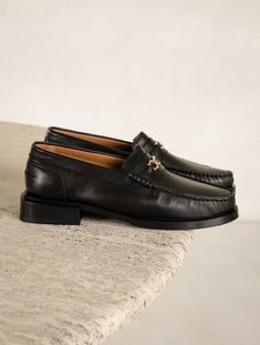 Nicky - Passion Black - Bobbies Winter Formal Leather Loafers, Formal Leather Loafers For Winter, Elegant Formal Winter Loafers, Winter Leather Loafers For Work, Leather Loafers For Workwear, Timeless Fall Loafers With Round Toe, Leather Loafers For Work, Timeless Fall Loafers For Office, Timeless Office Loafers For Fall