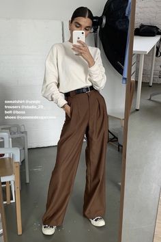 Brown Pants Outfit, Outfits Bonitos, Dark Autumn, Thrifted Outfits, Brown Outfit, Brown Pants, 가을 패션, Work Outfits Women