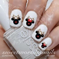 Mouse Nail Art, Mickey Mouse Nail Art, Disney Christmas Nails, Disney Nail Art, Mickey Nails, Nail Art Noel, Xmas Nail Art, Christmas Gel, Cute Christmas Nails