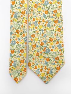 A handmade floral necktie with a small ditsy flower print. Its length and width are perfect for most standard neck sizes, ensuring a comfortable and secure fit. Each tie is carefully hand stitched. *Pocket square sold separately. Need this item in bulk? Let me know. This item was made by hand in a smoke-free, pet-free home. Made with 100% cotton. ⌇APPROXIMATE MEASUREMENTS⌇ Narrowest point • 1 1/2 in. Widest point • 3 1/8 in. Total length • 57 3/8 in. Floral Necktie, Twist Headband, Baby Bee, Central Florida, Square Earrings, Ditsy Floral, Knot Headband, Fun Prints, Eye Catching Colors