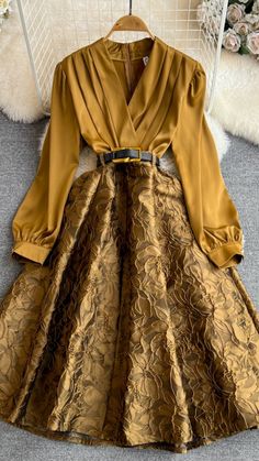 Fashion ,senior sense , light luxury dress, temperament long sleeve dress,V-neck fold waist dress, A-line jacquard dressMaterial:blendedStyle:vintageColor:as pictureFeatures:jacquardSize:(cm):M,L,XL,2XL1inch=2.54cm,1cm=0.39inchM length 110 sleeves length 54 bust 88 waist 64&ltp&gtL length 111 sleeve length 55 bust 92 waist 68&lt/p&gt&ltbr/&gt&ltp&gtXL length 112 sleeves length 56 bust 96 waist 82&lt/p&gt&ltbr/&gt&ltp&gt2XL length 113 sleeve length 57 bust 100 waist 86&lt/p&gt&ltbr/&gt&ltp&gtNote:Due to different measurement methods,there will be 1-3 error(unite:cm), please understand.&lt/p&gt&ltbr/&gt Brown Gold Dress, Deep Autumn Dresses, Elegant Pleated V-neck Midi Dress, Elegant V-neck Dress With Surplice Neckline For Fall, Fall A-line Midi Dress For Dinner, Fall Dinner Pleated Midi Dress, Elegant Gold Dress For Workwear, Chic Long Sleeve V-neck Dress For Formal Occasions, Chic Long Sleeve V-neck Dress For Formal Events