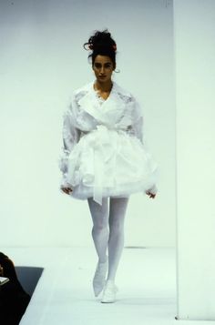 Designer Fits, 2000s Fashion Icons, Runway Moments, 90s Runway Fashion, Runway Fashion Couture, Luxurious Fashion, Paper Dress, Concept Development