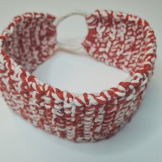 Crochet hair band. I made it using two twisted yarns: white and brick orange. The circumference is approximately 47 cm, but having the elastic it adapts easily without problems (fit up to 57 cm in head diameter )  The band is wide  8 cm . Comfortable, elastic and fashionable! The first color is white, you can choose the secondary color to match....and I will create it just for you! Adjustable Multicolor Crochet Headband, Crochet Bandana, Crochet With Cotton Yarn, Knitted Headband, Crochet Hair Accessories, Crochet Hair Styles, Handmade Knitting, Hair Band, Hair Accessories Headbands