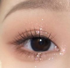 Natural Pink Makeup, Ava Core, Makeup Ulzzang, Eyeliner Glitter, Txt Concert, Concert Makeup, Insta Aesthetic