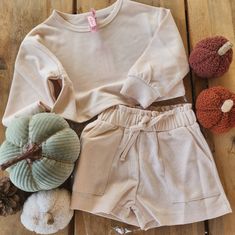 Lounge Set Top With Matching Shorts Long Sleeve Beige Nwt Beige Playtime Sets For Spring, Casual Cream Sets For Playwear, Fall Playtime Long Sleeve Sets, Casual Beige Playwear Sets, Casual Cream Playwear Sets, Beige Long Sleeve Sleep Set, Baby Girl Holiday Outfits, Velour Outfits, Baby Lounge Sets