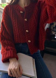 Trending Fall Outfits, Stile Blair Waldorf, Adrette Outfits, Fall Trends Outfits, Fall Cardigans, Retro Shorts, Cable Knit Cardigan, Thanksgiving Outfit