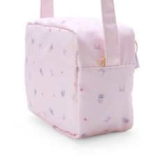 Carry your essentials in style with the Sanrio Kids Shoulder Bag featuring Hello Kitty. This charming 17x22x11 cm bag is perfect for school and daily adventures. Lightweight, adorable, and easy to clean, it's a must-have accessory for any Hello Kitty fan. Hello Kitty Characters, School Accessories, In Style, Hello Kitty, Kitty, Shoulder Bag, Fan