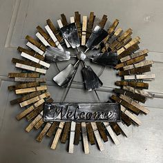 Welcome Black Metal Windmill Round Clothespin Wall Sign Door Wreath Decorative Clothes Pins, Clothes Pin Wreath Diy, Wreath Wheel, Clothespin Wreath Diy, Clothespins Wreaths, Hand Wreath, Greek Wreath, Decorated Clothes Pins, Clothespins Crafts