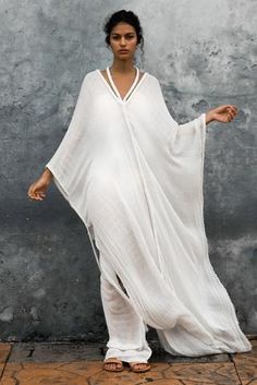 Kaftan Gown, Goddess Gown, Kaftan Designs, Cotton Gauze Fabric, Mode Boho, Kaftan Dress, Draped Fabric, Fitted Dress, Look Fashion