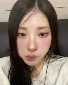 chaein #purplekiss Chaein Purplekiss Selca, Chaein Selca, Purple Kiss, Kpop Idol Makeup, Pretty Babe, Lilac Hair, Angel Face, Aesthetic Girl, Makeup Routine