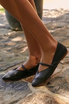 NEW LOVE Pointy Toe Leather Ballet Flats – ELF Black Ballet Shoes, Smart Attire, Elf Shoes, Pointe Shoes, Black Ballet Flats, Leather Ballet Flats, American Pride, The Vamps, New Love