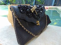 IMPORTANT PRICE ITS TO HIGH FOR YOU SEND AS A MESSAGE WITH YOUR PRICE WE WILL ANSWEAR FAST. JUST MAKE A OFFER authentic handmade handbag made from real snakeskin python inside micro suede with open pocket. size width 13 inch high 8 inch deep 2.2 inch strap drop 8 inch Genuine Python snakeskin handmade in our shop you will get exactly what you see on picture. Woman Purse, Python Bags, Handmade Handbag, Snake Skin Bag, Handmade Handbags, Wedding Bag, How To Make Handbags, Purse Bag, Handbag Purse