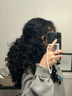 Curly Hair Up Down Half Up Half Down, Cute Hairstyles For Long Hair Curly Natural Curls, Curly Hair With Braids Half Up, Curly Hair With Flowers On Side, Curly Hair Styles Pictures, Hair Inspo Style Curly, Braided Hairstyles Short Curly Hair, Curly Hair Barrette, Mixed Curly Hair Half Up Half Down