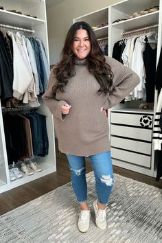 Mom Outfits Winter Plus Size, Oversized Sweater Outfit Plus Size, Plus Size Turtleneck Outfit, Plus Size Casual Fall Outfits, Legging Outfit Ideas, Travel Outfit Plus Size, Outfit Ideas For Plus Size, Black Sweater Outfit, Cute Winter Sweaters