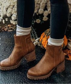 Trendy Fall Outfits, Cute Fall Outfits, Trendy Fall, Boot Socks, Crazy Shoes, Pusheen, Shoe Obsession, Chelsea Boot, Mode Vintage