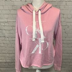 Nwt Pink Cropped Hoodie With White Ck Logo On The Front. 60% Cotton/40% Polyester. Measures 23" Pit To Pit And 21" Shoulder To Hem. Calvin Klein Outfits, Pink Cropped Hoodie, Tie Dye Crewneck Sweatshirts, Pink Calvin Klein, Cropped Pink, Jeans And Hoodie, Calvin Klein Hoodie, Ck Logo, Calvin Klein Jeans Women