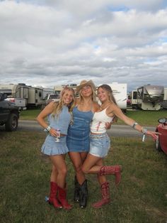 country outfit inspo, red cowgirl boots, country music festival Styling Cowgirl Boots Outfit, Country Concert Outfit Aesthetic, Cowgirl Inspo Outfits, Country Concert Outfit Red Boots, Festival Cowgirl, Country Music Festival Outfits Fall, Lainey Wilson Concert Outfit, Country Music Outfits Concert, Red Cowgirl Outfit