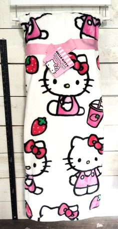 the hello kitty bedding set is ready to be made into a child's sleeping bag