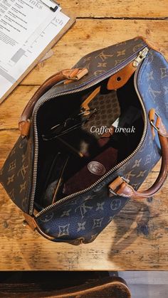 A coffee break with the Louis Vuitton speedy 35 and Celine purse Lv Speedy Celebrities, Bag Spill, Speedy 40 Louis Vuitton, Speedy 35 Louis Vuitton, Celine Purse, Louis Vuitton Speedy 30 Bandouliere, Lv Speedy 25 Bandouliere, Louis Vuitton Speedy 40, Speedy Bag