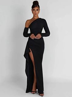 Unleash Your Sophistication with Style Step into a world of elegance and allure with our stunning Oblique Shoulder Thigh-High Split Maxi Dress. Perfect for those who appreciate the blend of contemporary style and classic charm, this dress is a masterpiece of fashion-forward design and comfort. Its sleek silhouette and backless feature offer a tantalizing glimpse of sophistication, making it an ideal choice for glamorous evenings and upscale parties. Exceptional Features Our maxi dress boasts a c