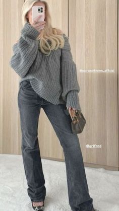 London Night Out Outfit Winter, Autumn Outfits For University, Cute Collared Shirt Outfits, University Outfit Ideas, London Ootd, Look Adidas, Skandinavian Fashion, Stockholm Fashion