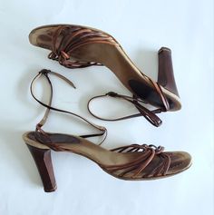 Vintage Brown Sandals For Summer, Vintage Leather Sandals For Spring, Trendy Brown Ankle Strap Sandals, Summer Closed Toe Sandals With Penny Strap, Casual Closed Toe Heels With Adjustable Strap, Casual Brown T-strap Heels, Brown Ankle Strap Heels For Summer, Brown Ankle Strap Sandals, Spring Vintage T-strap Sandals