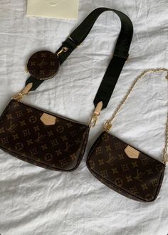 Vuitton Bag Outfit, Louis Vuitton Handbags Neverfull, Chains Aesthetic, Top Designer Handbags, Pretty Shoes Sneakers, Bag Suitcase